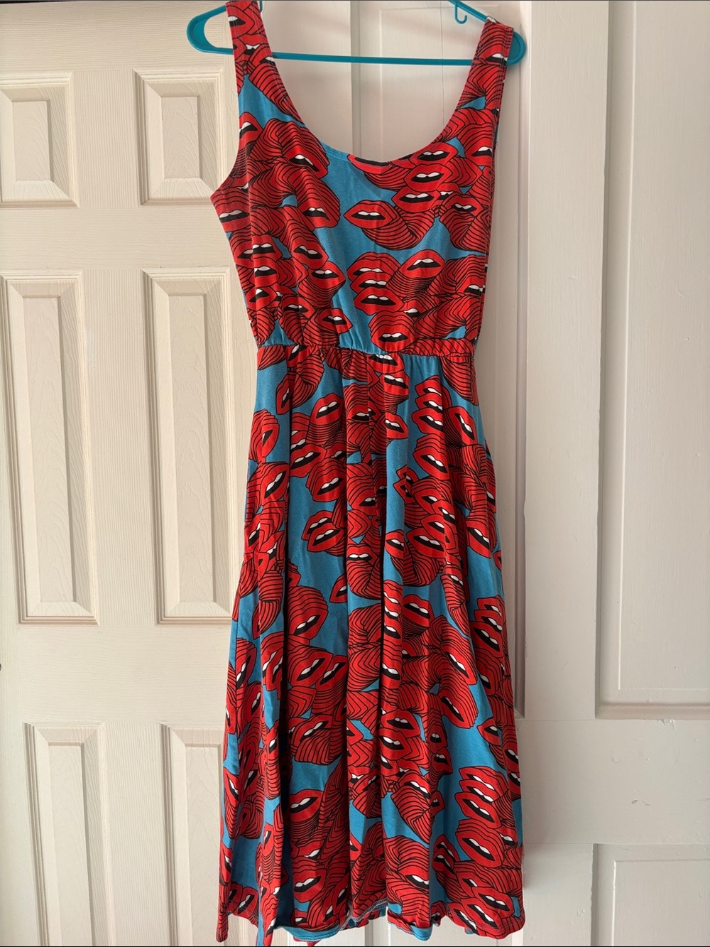 Nooworks Vacation Lips Turquoise & Red Sleeveless Printed RARE Midi Dress